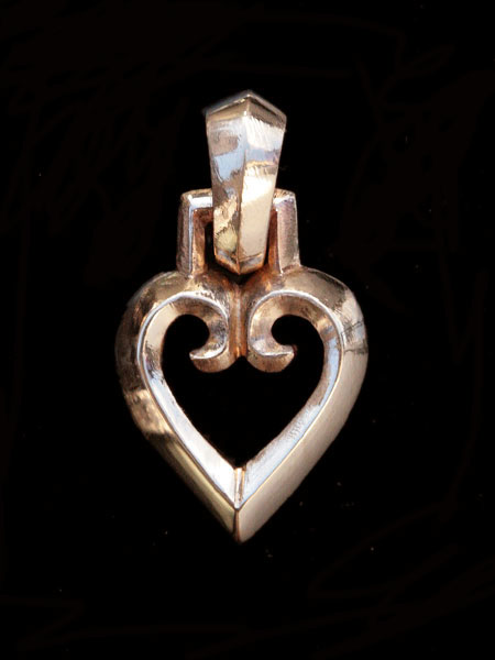 Gothic Heart Charm (Bronze)