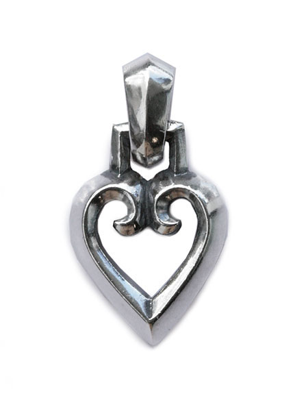 REID MFG Gothic Heart Charm