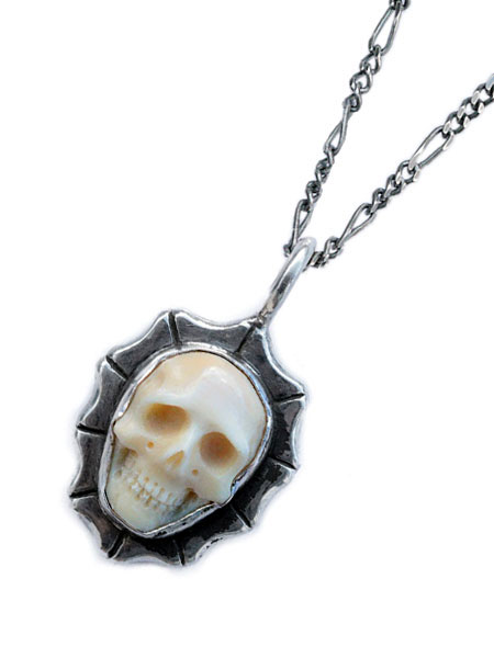 Lee Downey Large Waves Skull Necklace (Mammoth Ivory)