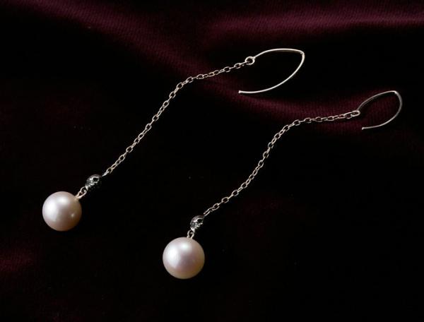 Water Pearl Skull Object Beads Pierced Earrings