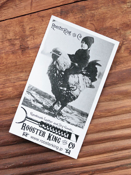 ネックレスに付属するRoosterKing&Co.のブランドカードを写した画像。