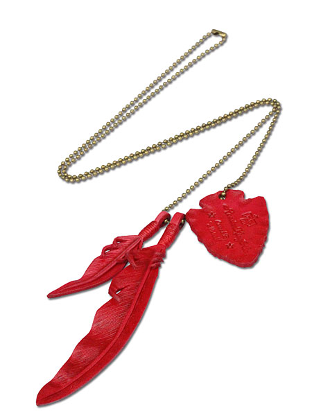 ネックレス全体を写しており、大小2枚のレッドフェザートップと全体のボリューム感が分かる画像。