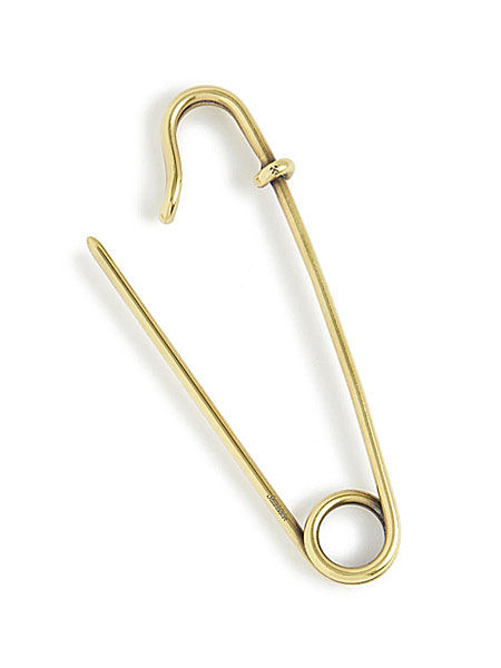 フックを開いた状態を写し、鍵の着脱がしやすい構造がわかるキーホルダーの全体画像。