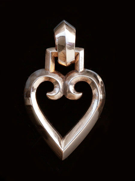 Gothic Heart Pendant (Bronze)