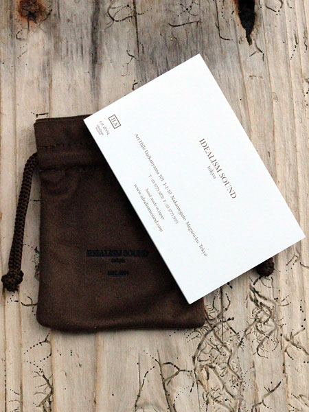 付属のブランド専用ポーチの画像。