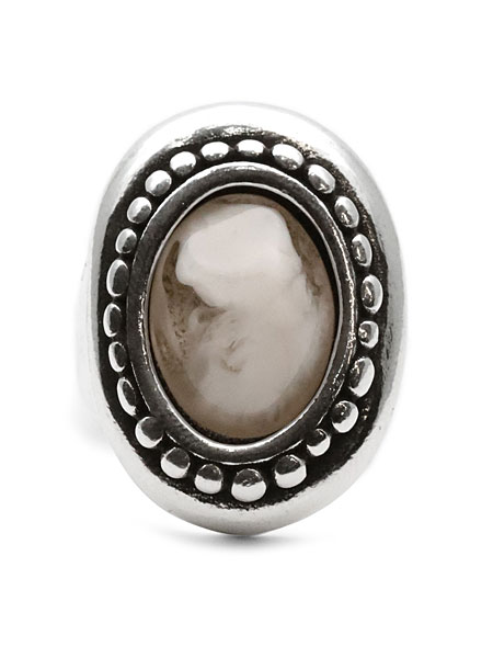 正面から撮影したトップ部分のアップ画像で、粒感のあるデザインがよく分かります。