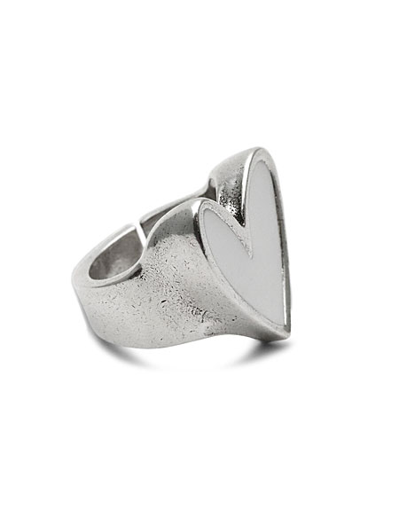 ハートトップを右向きに横から写した画像で、ハートトップとリングアームのバランスが伝わります。