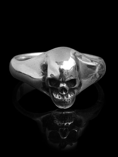 Le Tabou Small Skull Ring