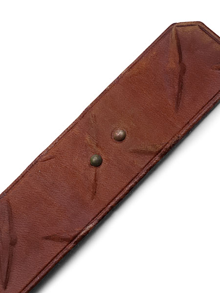 2段階で長さ調節ができるリベット部分を写したアップ画像です。