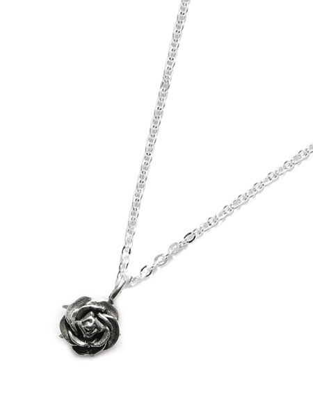 GILES & BROTHER Tiny Rose Necklace Silver