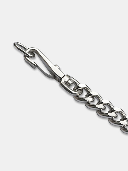 接続用のカンを備えたエンドフック部分の仕様がわかるアップ画像。