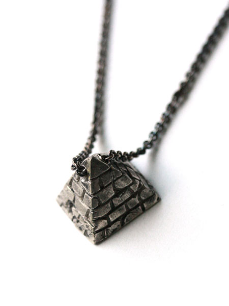 Lillian Crowe small pyramid necklace / スモールピラミッド ネックレス (white brass)