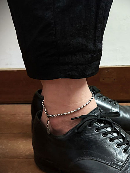 "HARIM OVAL BOWL CHAIN ANKLET 着用イメージ写真"
