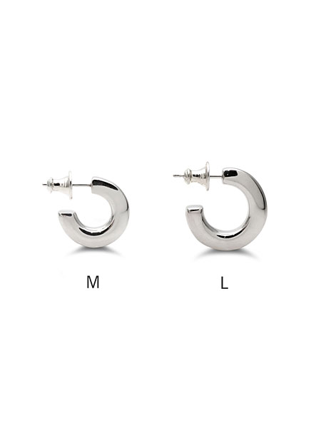 HARIM Good PierceのMサイズとLサイズを並べて、大きさの違いを比較できる画像。