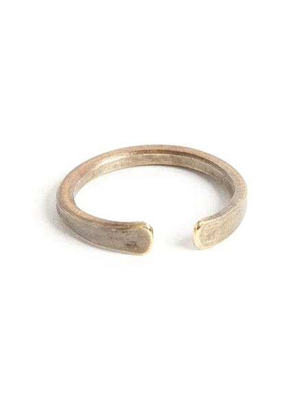 STUDEBAKER METALS Classic Cuff Ring (Brass / Work Patina) / リング