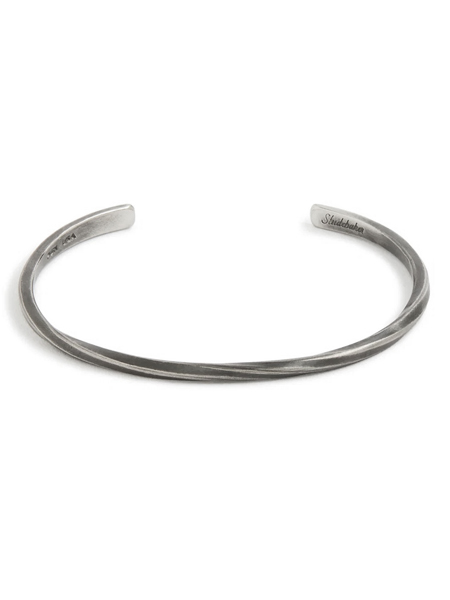 ツイストバングルを正面から撮影した、Lightweight STUDEBAKER CUFFの全体画像。