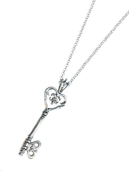Blue Bayer Design heart skeleton key necklace　ハート キー ネックレス