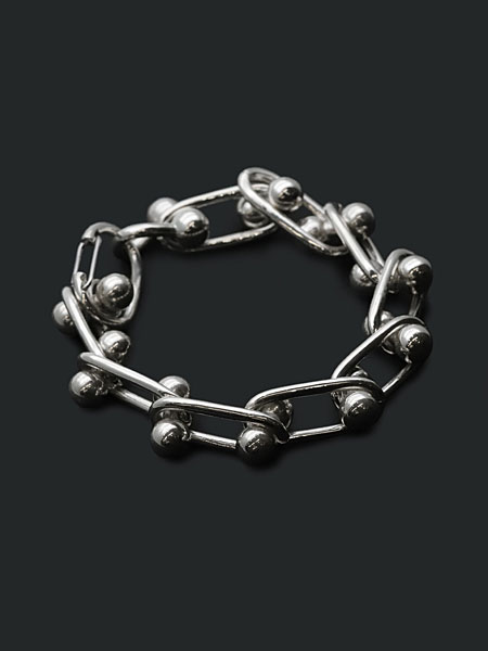 Chain With Ball Braceletを正面から撮影した写真。
