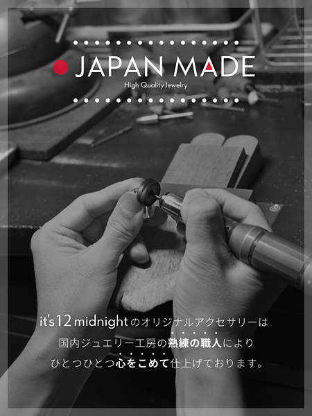 日本の職人がひとつひとつ丁寧に手作業で仕上げていることを伝える説明画像。