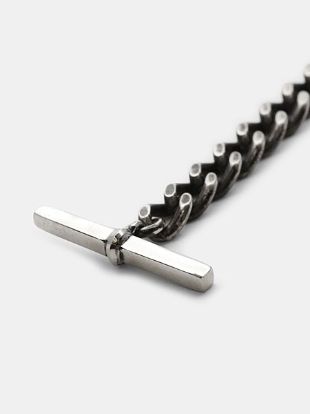 オリジナルデザインのTバーをクローズアップした写真。