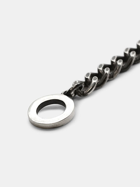 オリジナルの丸カンをクローズアップした写真。