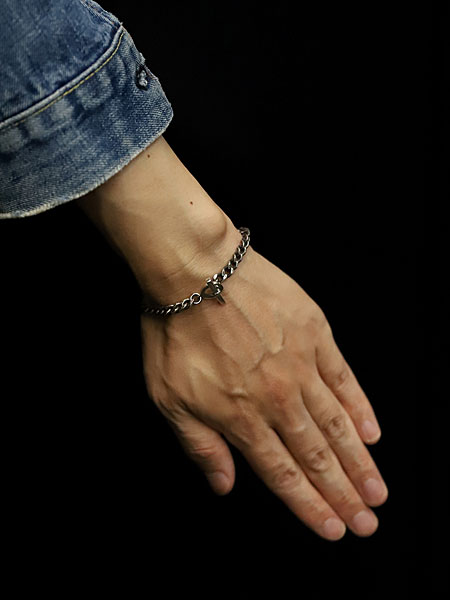 手元アップの着用画像。