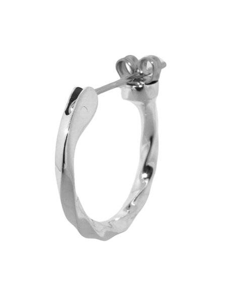 LION HEART ライオンハートのクロッシングピアス Lサイズを正面から撮影した画像。