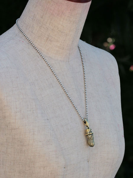 PEANUTS&CO.（ピーナッツ&カンパニー） ネックレス LARGE PEANUTS (Brass) 着用画像