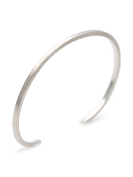 UNKNOWN. U224 "SQUARE " 2mm BANGLE / SILVER