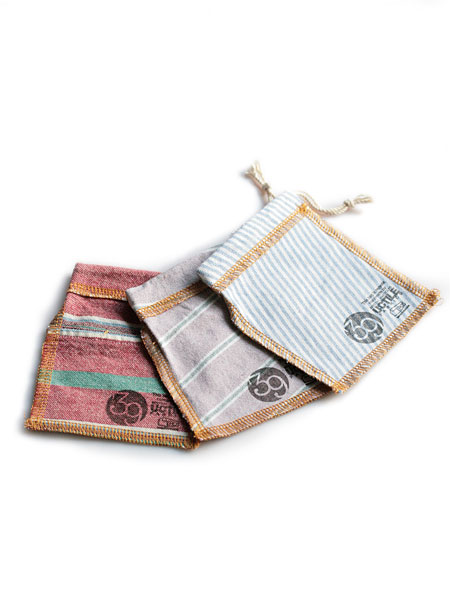 付属のブランド専用ブランドポーチの画像。