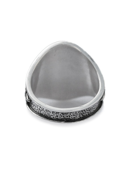 リング背面の画像、裏抜きのないソリッドな作りが、リーダウニーらしい重厚感を感じさせる。