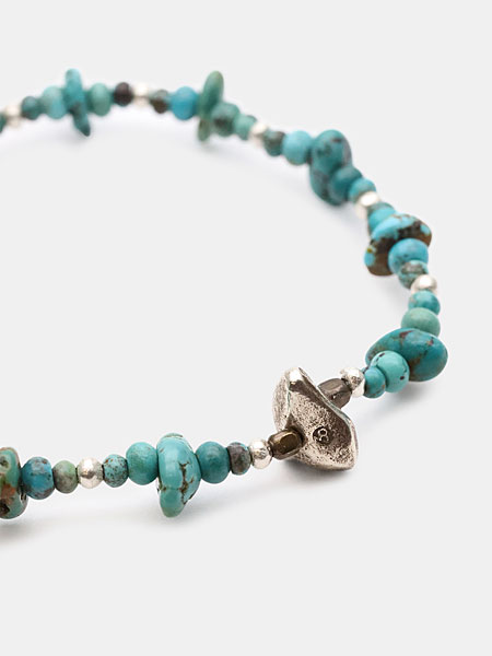 ブランドを象徴する39の刻印が入ったビーズ部分をアップで写した写真。