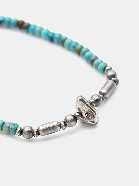 ブランドを象徴する39の刻印が入ったビーズ部分をアップで写した写真。