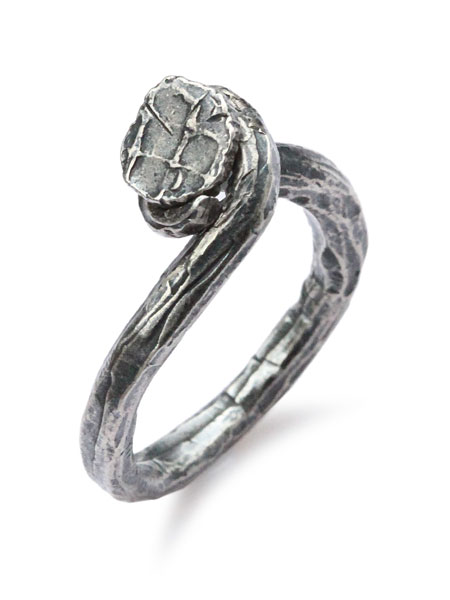 HAND-FORGED TWISTED NAIL RING [R-102101-SLV-SLV]
