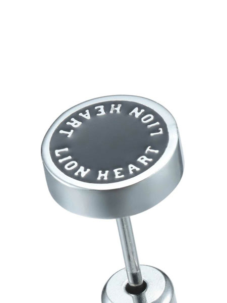 ブランドロゴとブラックエポキシの質感が分かるようにトップ部分を近くで撮影したアップ画像。