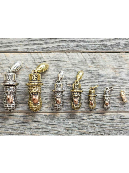 サイズ違いのBEROPEANUTSを横に並べて、大きさの違いを比較できるように写した画像。