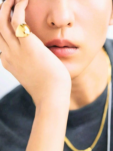 雑誌 FINEBOYS ファインボーイズにて、Snow Man 目黒蓮さんが着用している紙面カット。