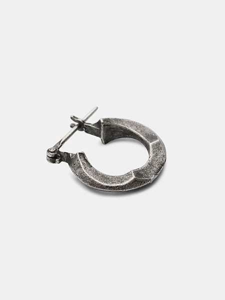 フープ全体のフォルムと、ソードデザインの流れが自然に伝わるように配置された全体画像。