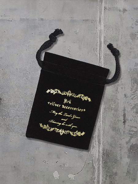 付属のブランド専用ポーチの画像。